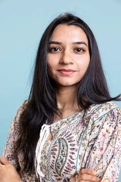 indian woman posing cute stylish outfit camera smiling 482257 122351